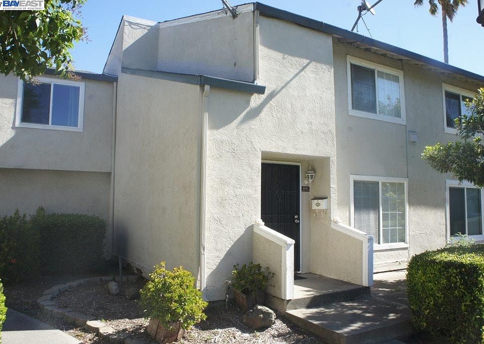 1st image of 4261 Comet Cir