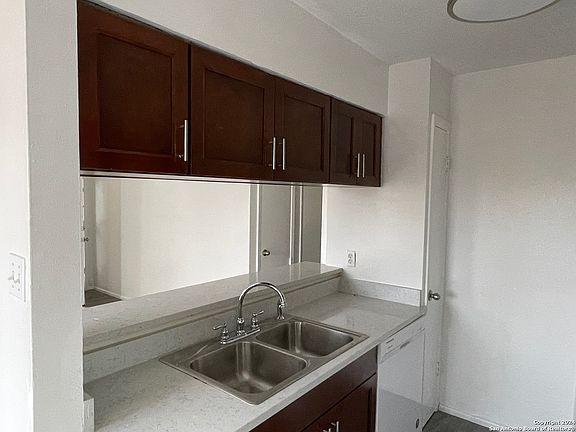 5th image of 1051 A-1 COUNTRY CLUB DR #A1