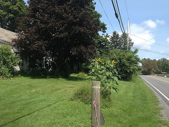 3rd image of 27 S Quaker Ln