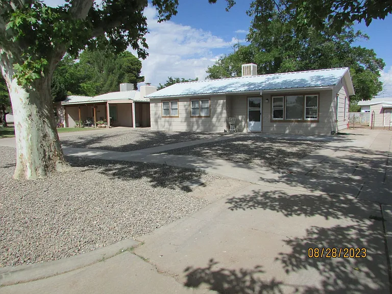1103 S Platinum Ave — Photo 1