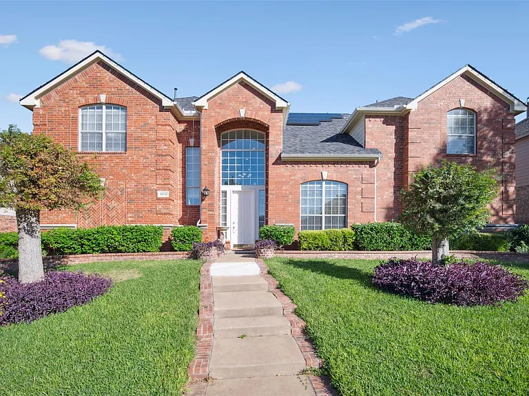 8812 Bluffcreek Ln — Photo 1