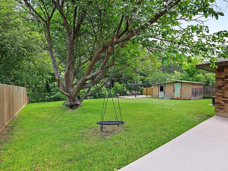713 Patricia Dr — Photo 26