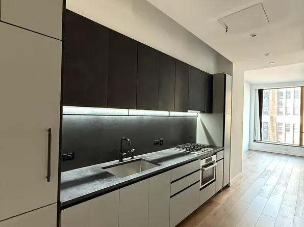 11 Hoyt Street image 1 of 19