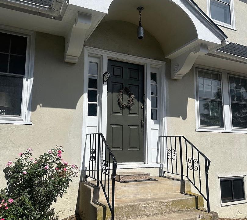 2nd image of 2577 Murray Ave