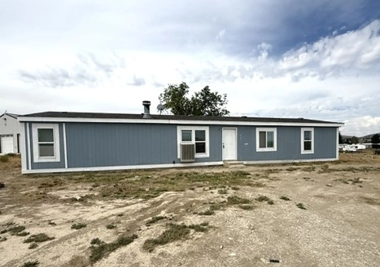 Spacious double wide in Spring Creek — Photo 1