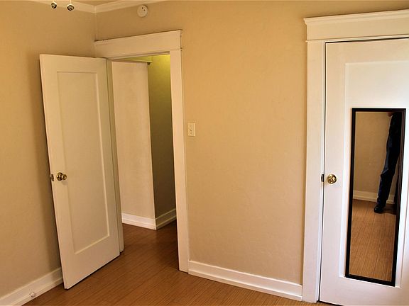 3rd image of 321 W Glenoaks Blvd