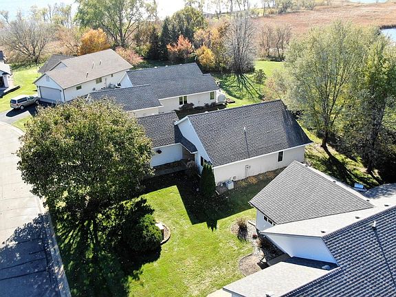 3rd image of 294 Northbrook Cir