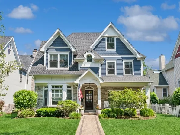 924 Linden Ave, Wilmette, IL 60091