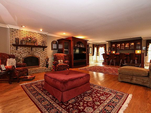3rd image of 15 Dellwood Dr