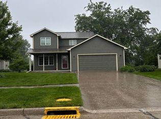 511 Larson Dr, Huxley, IA 50124