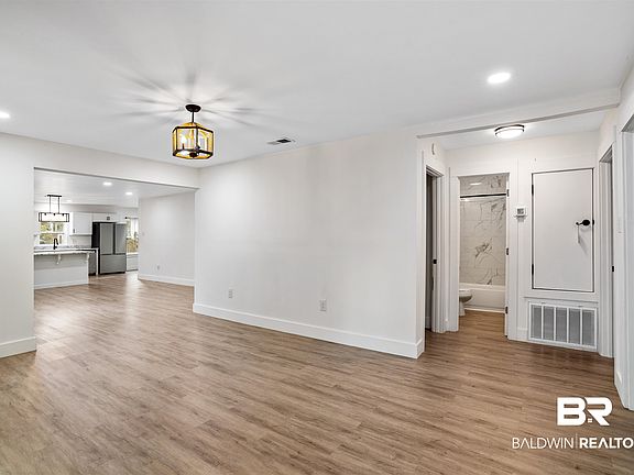 3rd image of 721 Shiloh St