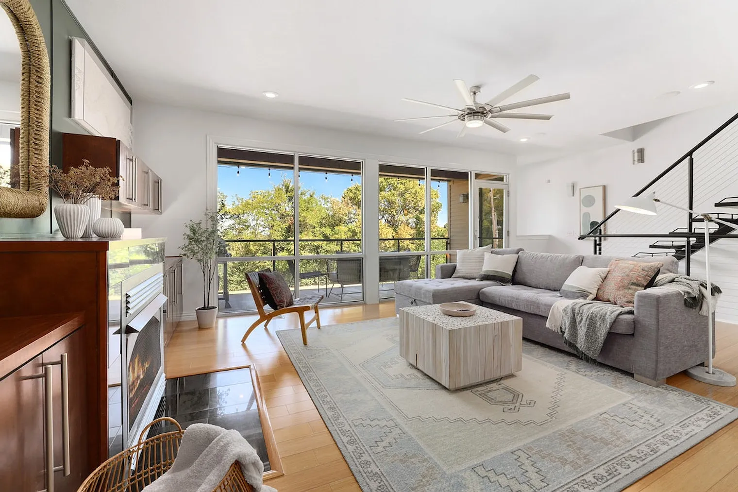 3 bed, 2.0 bath, 1829 sqft, $4,103 — Photo 1