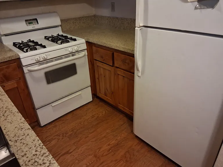 775 Summit Blvd #4 — Photo 6