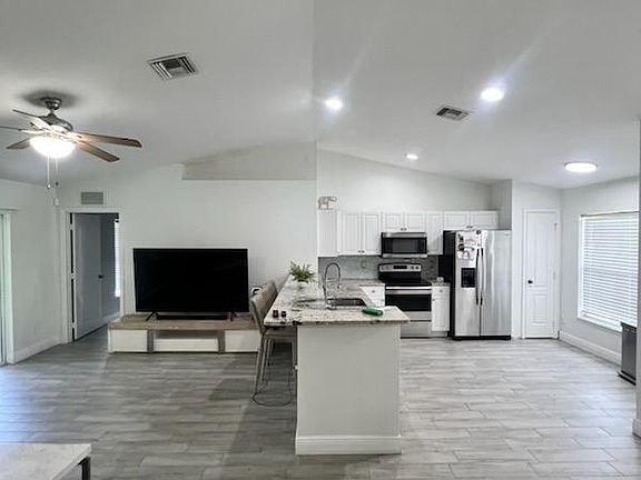 3rd image of 3316 15th St SW