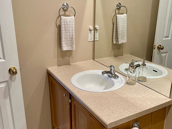 3rd image of 1381 Carlyle Park Cir