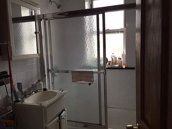 3rd image of 2850 37th St APT 2C