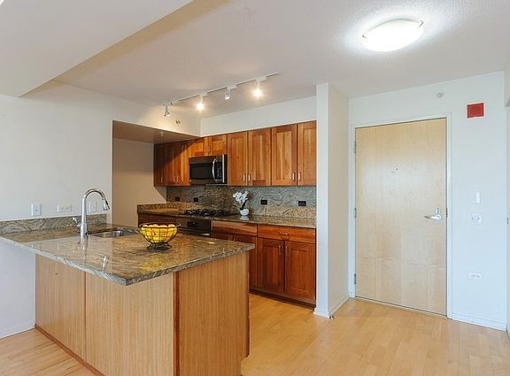 5th image of 9725 Woods Dr Unit 618