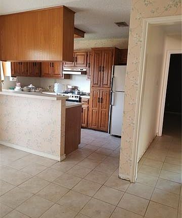 4th image of 4105 Pinehurst Dr