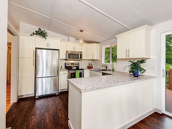 2nd image of 13722 NE 70th Pl