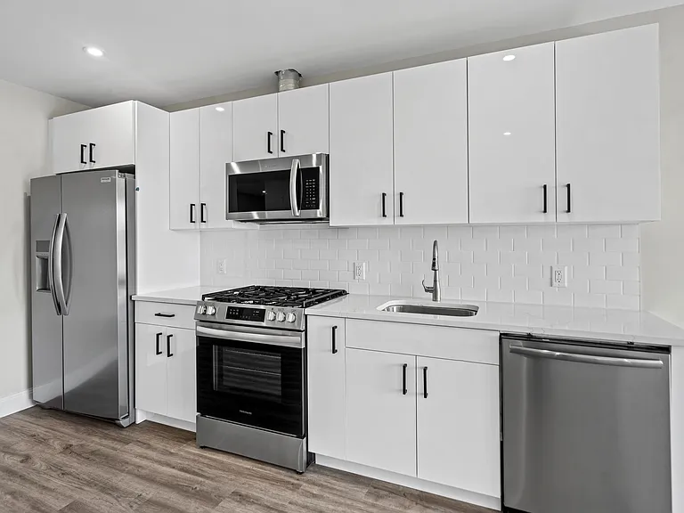 8501 Kennedy Blvd #305 — Photo 4