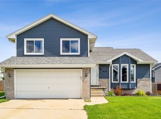 4710 Pearl Ave NW, Cedar Rapids, IA 52405
