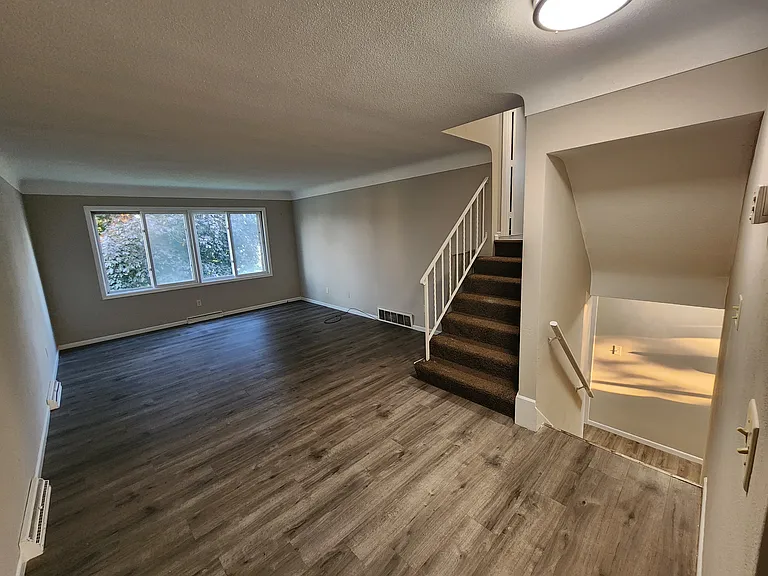 405 2nd Ave S — Photo 40