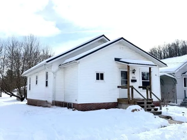 335 Packer St, Uhrichsville, OH 44683