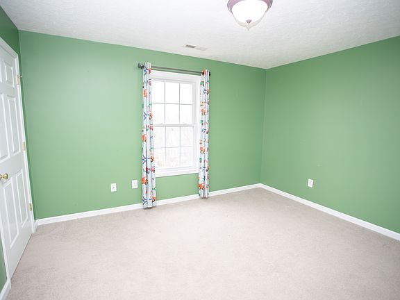 4th image of 410 Red Maple Dr