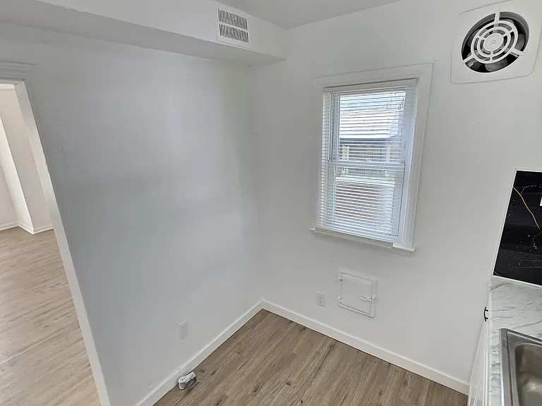 18412 Ferguson St — Photo 13