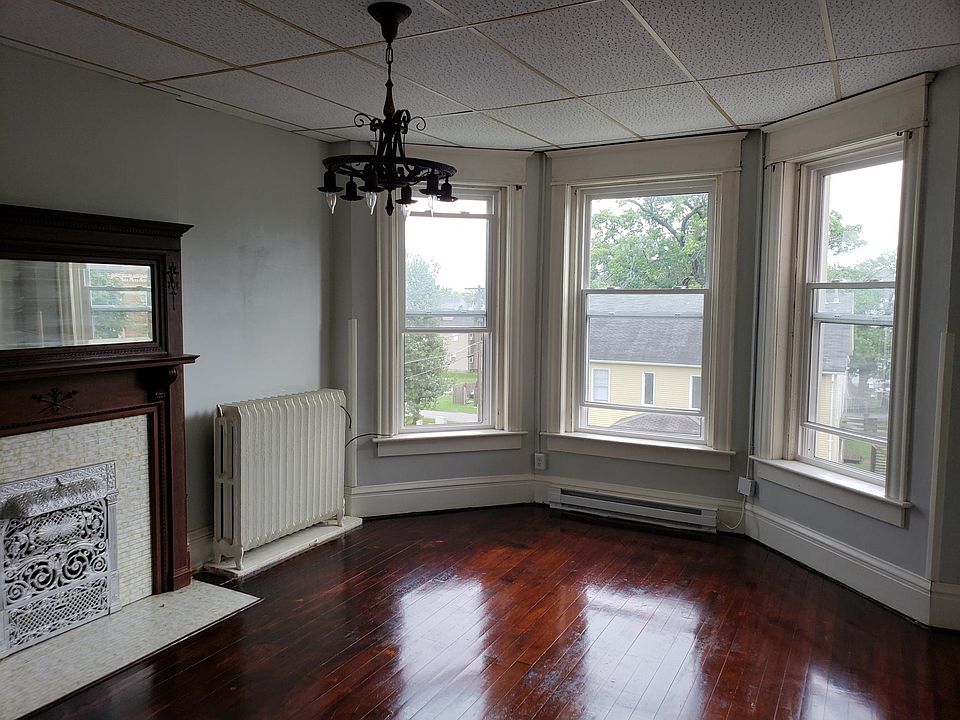 2nd image of 124 W 13th St APT 5