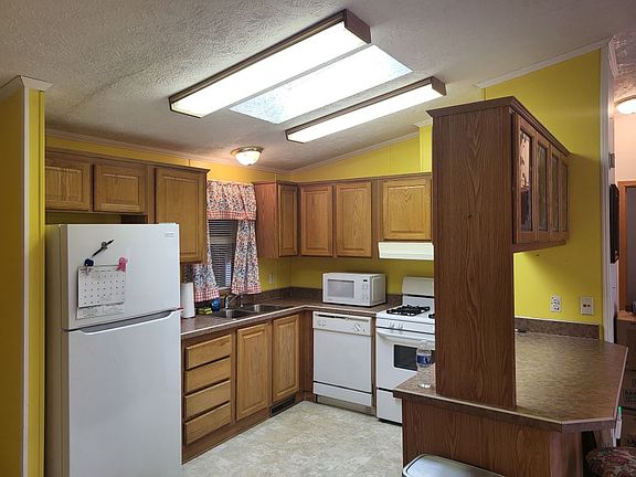 3rd image of 1074 Lakeview Rd #258