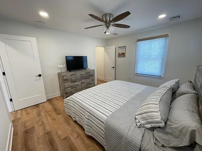 303 Forman Ave — Photo 25