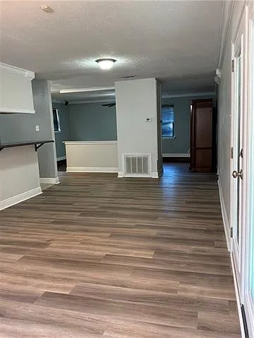 3 bed, 2.0 bath, 1484 sqft, $2,200 — Photo 2