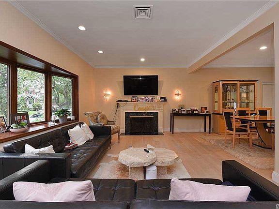 2nd image of 50 Somerset Dr S