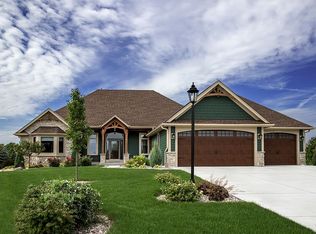 N28W24349 Single Tree Ct, Pewaukee, WI 53072