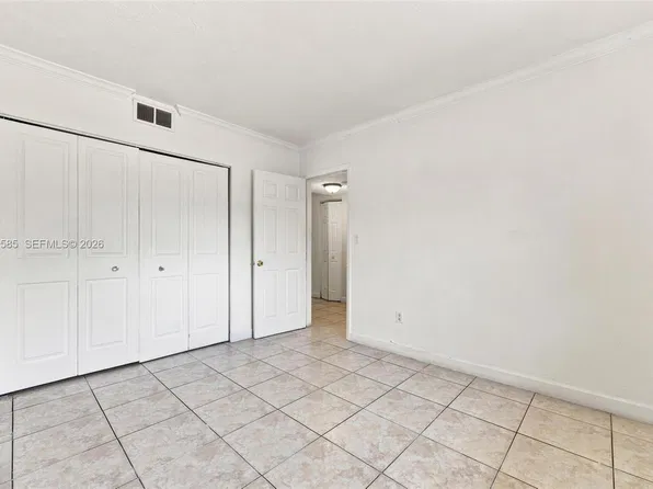 1245 W 24th St, Hialeah, FL