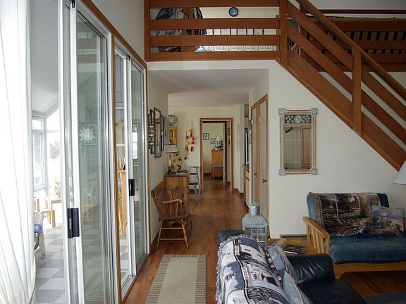 Entry/Gallery