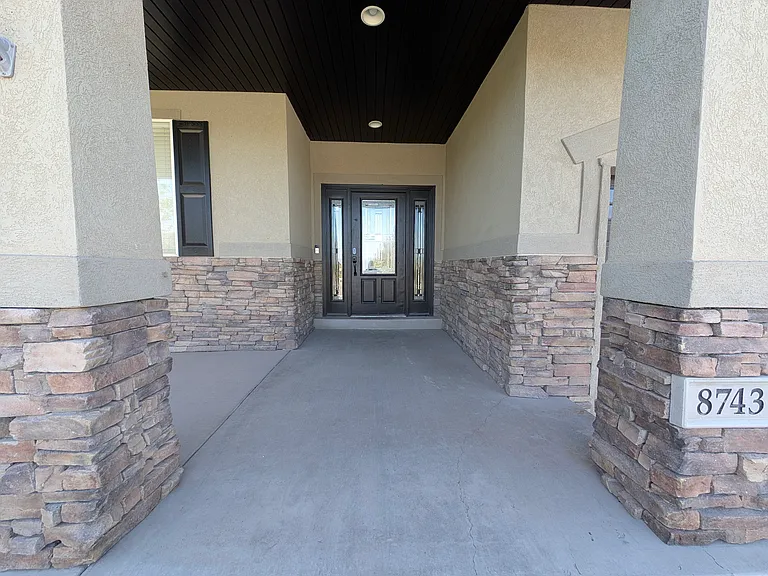 8743 N Franklin Dr — Photo 9