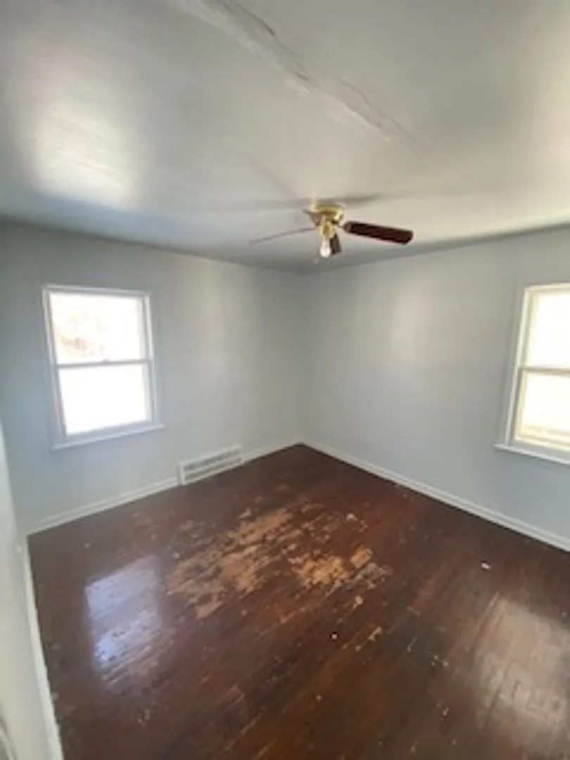 Cozy 3 Bedroom Home — Photo 4