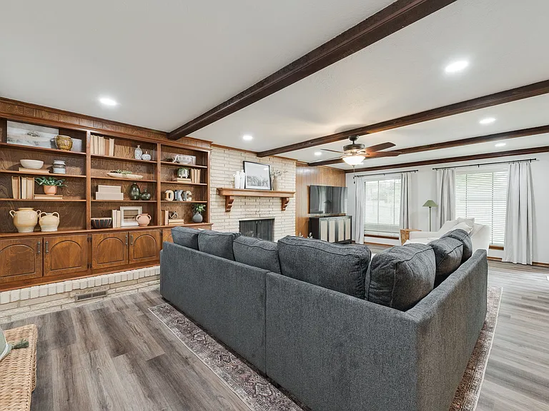 3121 Kent Dr — Photo 6