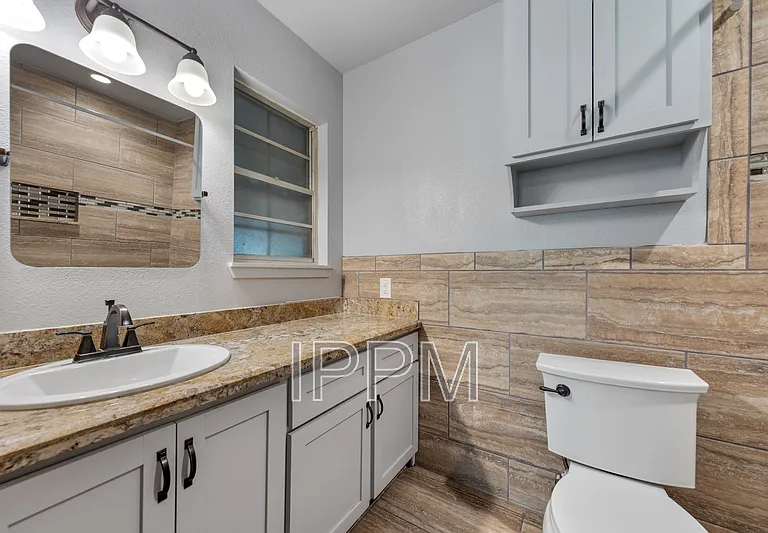 914 E Carrol St — Photo 14