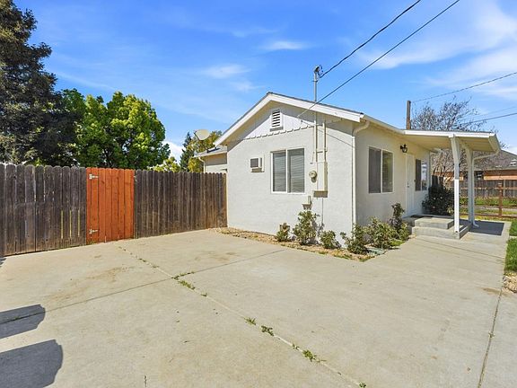 4th image of 411 Bothun Rd