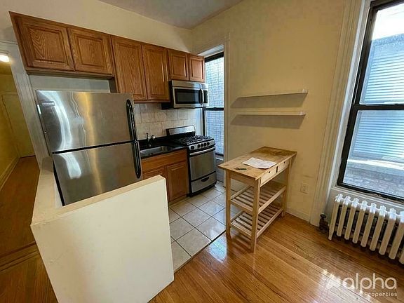 3rd image of 211 E 14th St APT 16A
