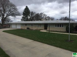 307 Sac St, Cherokee, IA 51012