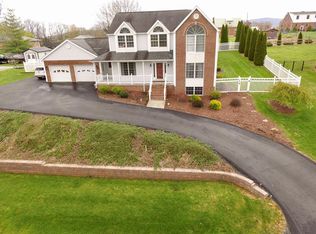 195 Cove Hills Dr, Wytheville, VA