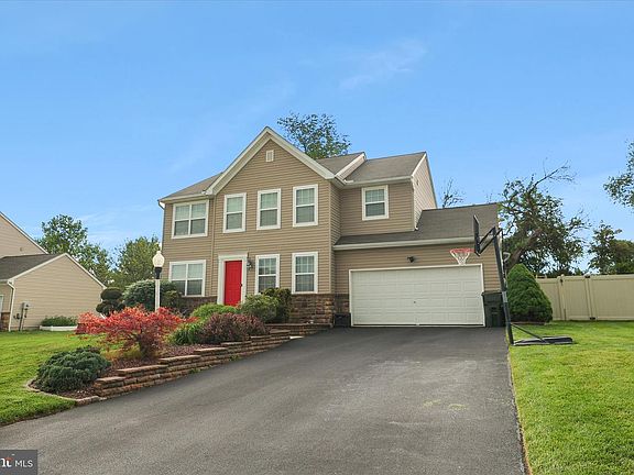 2nd image of 135 Surrey Ln