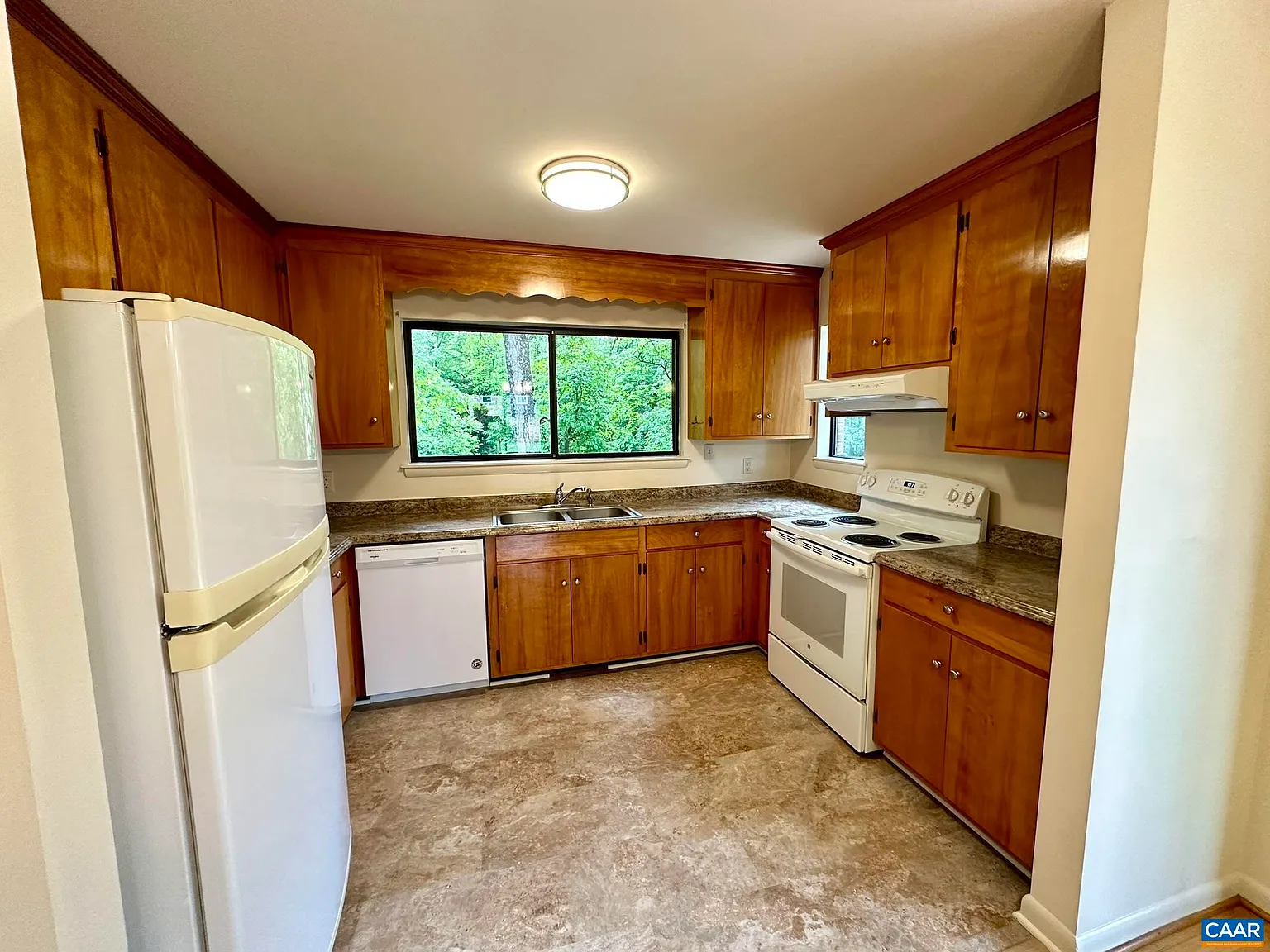 2 bed, 1.5 bath, 1536 sqft, $2,000 — Photo 3