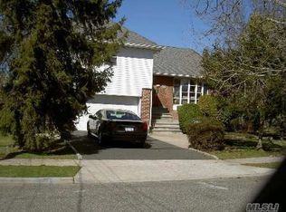 512 Redwood Dr, Cedarhurst, NY 11516