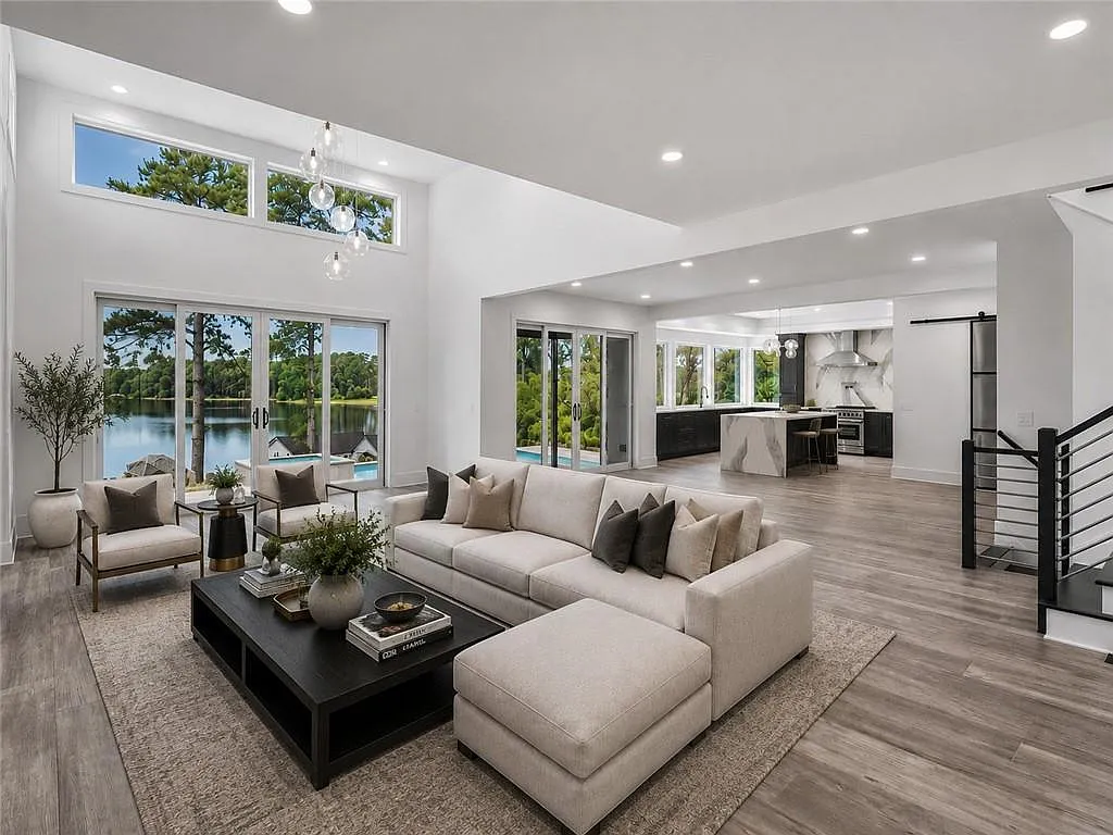 4 bed, 4.5 bath, 5200 sqft, $22,000 — Photo 2