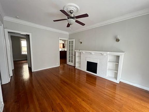 3rd image of 833 W Cornelia Ave APT 2N